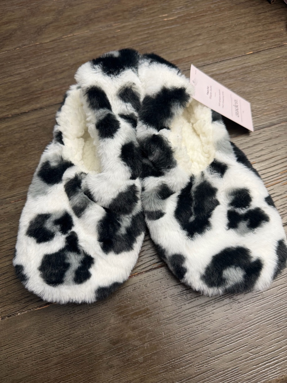 Cozy Faux Fur Animal Print Slipper - Black & White 8-10